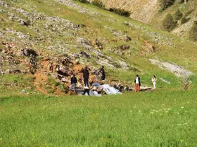 Kayaların arasından fışkıran su görenleri hayran bırakıyor
