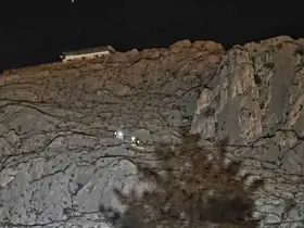Kayalıklardan atlayan cezaevi firarisi kurtarıldı
