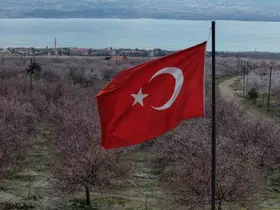 Kayısı bahçeleri beyaza büründü, ortaya eşsiz manzaralar çıktı
