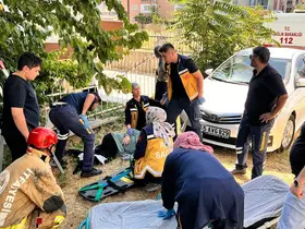 Kayısı toplarken ağaçtan düşen kadının bacağı demir korkuluğa saplandı
