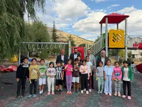 Kaymakam Pelvan deprem konutları ve çocuk parkları inceledi

