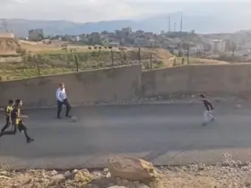 Kaymakam Volkan Hülür Yüksekova’da sokakta maç yapan çocukların oyununa katıldı
