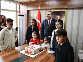 Kaymakamlıktan 23 Nisan’da doğan çocuklar için jest

