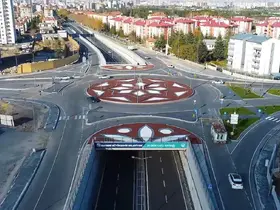 Kayseri Büyükşehir, kavşak peyzajı ile kentin vitrinine renk ve estetik katıyor

