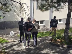 Kayseri’de 3. kattan düşen genç kız ağır yaralandı
