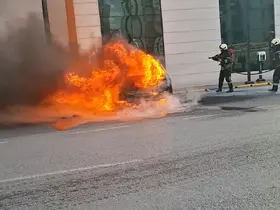 Kayseri’de elektrikli otomobil alev alev yandı
