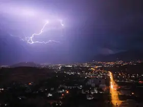 Kayseri’de geceyi şimşekler aydınlattı
