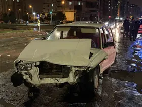 Kayseri’de iki otomobil çarpıştı: Tofaş kağıt gibi ezildi
