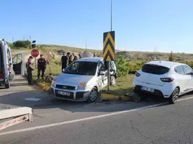 Kayseri’de otomobiller çarpıştı: 1’i ağır 6 yaralı
