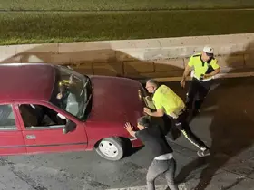 Kayseri’de polisin özverili çalışması, trafiğin kilitlenmesinin önüne geçti

