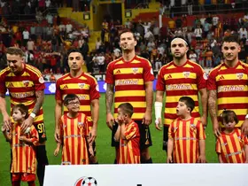 Kayserispor-İstanbulspor maçı seramonisinde Down sendromlu minik kalpler vardı
