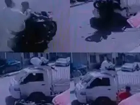 Kaza anları kamerada: Motosikletteki yolcu araç üstünde kaldı
