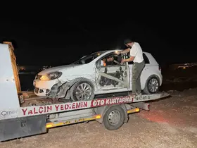 Kaza sonrası aracı bırakıp kaçtılar
