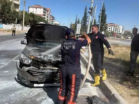 Kaza yapan hafif ticari araçta yangın çıktı

