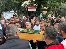 Kazada hayatını kaybeden hamile anne, 3 yaşındaki kızı ve bebeği toprağa verildi
