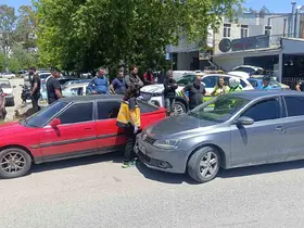 Kazaya neden olan sürücü, kendisini durdurmak isteyenlere biber gazı sıktı
