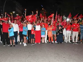 Kemer’de 30 Ağustos fener alayı coşkusu
