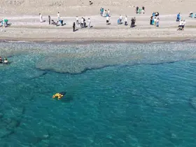 Kemer’de deniz ve sahilde aynı anda temizlik

