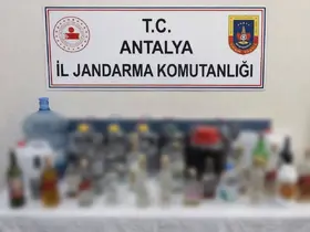 Kemer’de kaçak ve sahte içki ele geçirildi
