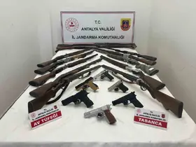 Kepez’de ruhsatsız 21 silah ele geçirildi
