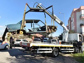 Kepez’de terk edilmiş hurda araçlar kaldırıldı
