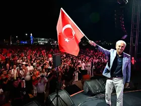Kepez’de Zafer coşkusu: Binlerce Antalyalı Dokumapark’ta buluştu
