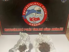 Keşan’da polisin denetimlerinde uyuşturucu ve ruhsatsız tabanca ele geçirildi

