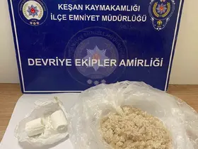 Keşan’da polisin durdurduğu bir ticari taksiden 157,61 gram uyuşturucu ele geçirildi
