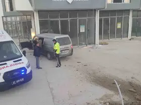 Keşan’da polisten kaçan kamyonet iş yeri duvarına çarptı: 5 yaralı
