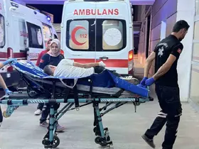 Kesici aletle kendini yaraladı
