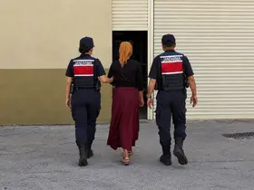 Kesinleşmiş 15 yıl cezayla aranan hırsızlık şüphelisi yakalandı

