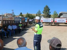 Kilis’te çiftçilere ‘’Güvenli Traktör Kullanımı’’ eğitimi verildi
