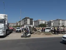 Kilis’te otomobil ile hafif ticari araç çarpıştı: 3 yaralı
