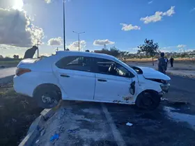 Kilis’te otomobil refüje çarptı: 2 ağır yaralı
