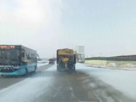 Kırıkkale’de yollarda buzlanmaya karşı tuzlama çalışması
