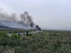 Kırkağaç’ta otomobil önce bariyerlere çarptı sonra alev alev yandı
