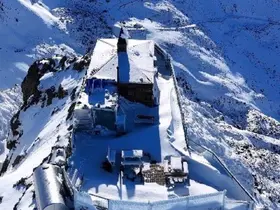 Kırklar Dağı’nda doğa şöleni: Bir yanında kar, bir yanında sonbahar
