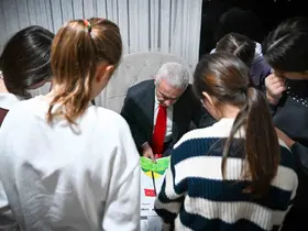Kırklareli Valisi ve eşi sevgi evlerinde kalan çocuklarla buluştu
