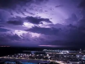 Kırklareli’nde şimşeklerin bulutlarla dansı
