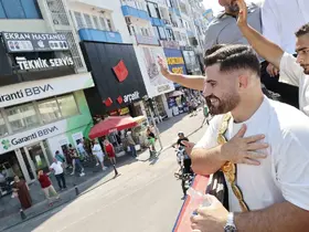 Kırkpınar başpehlivanı Erkan Taş’a Antalya’da coşkulu karşılama
