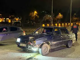 Kırmızı ışıkta bekleyen motosikletli canından oluyordu
