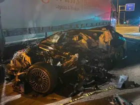 Kırmızı ışıkta duran çekiciye, arkadan hızla çarpan otomobil sürücüsü hayatını kaybetti
