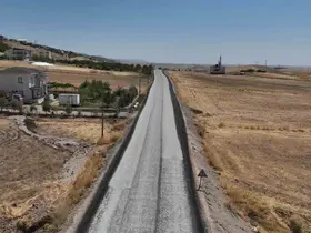 Kırsal yollarda sathi kaplama çalışmaları sürüyor
