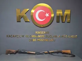 Kırşehir’de, ruhsatsız tüfek ve kaçak içki ele geçirildi
