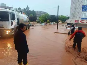 Kırşehir’de sağanak yağış sele dönüştü