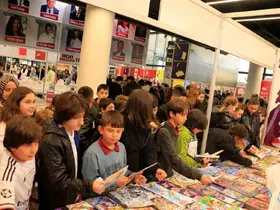 Kitap fuarında çocukların çizgi roman sevgisi
