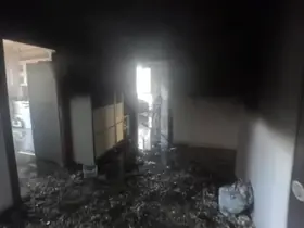 Klimadan çıkan kıvılcım evi küle çevirmişti: Yanan ev ve söndürme çalışmaları kamerada
