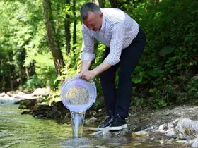 Kocaeli sularına 50 bin kırmızı benekli alabalık dopingi
