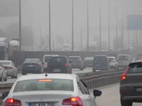 Kocaeli’de etkili olan sis sürücülere zor anlar yaşattı
