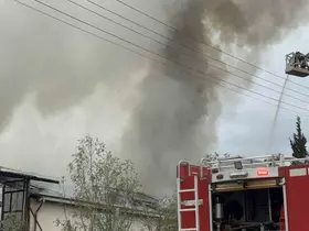 Kocaeli’de mutfak tezgahları üretim tesisinde korkutan yangın
